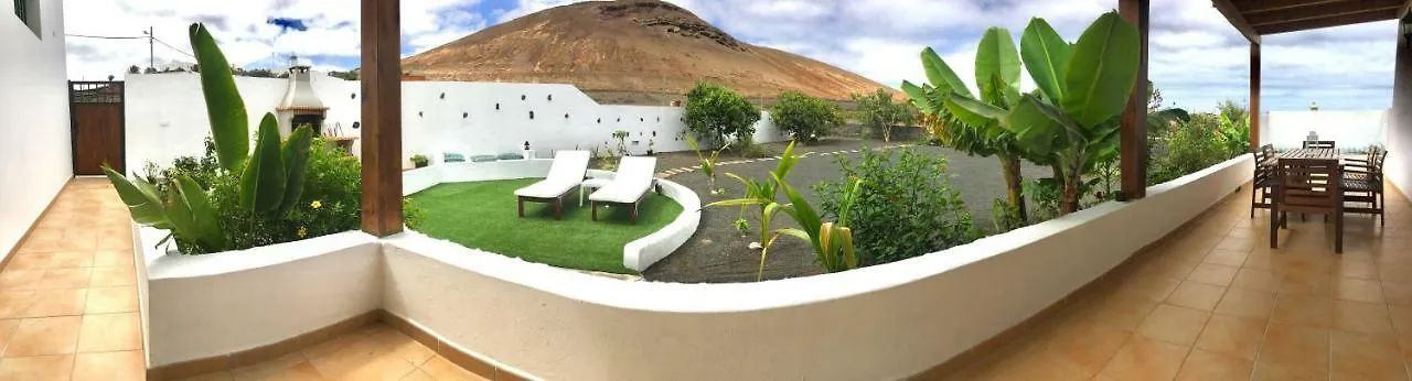 Finca La Costa Tinajo Country house