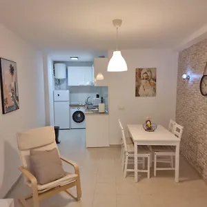 https://apartamento-cntrico-en-mlaga.hotelsinnerja.org